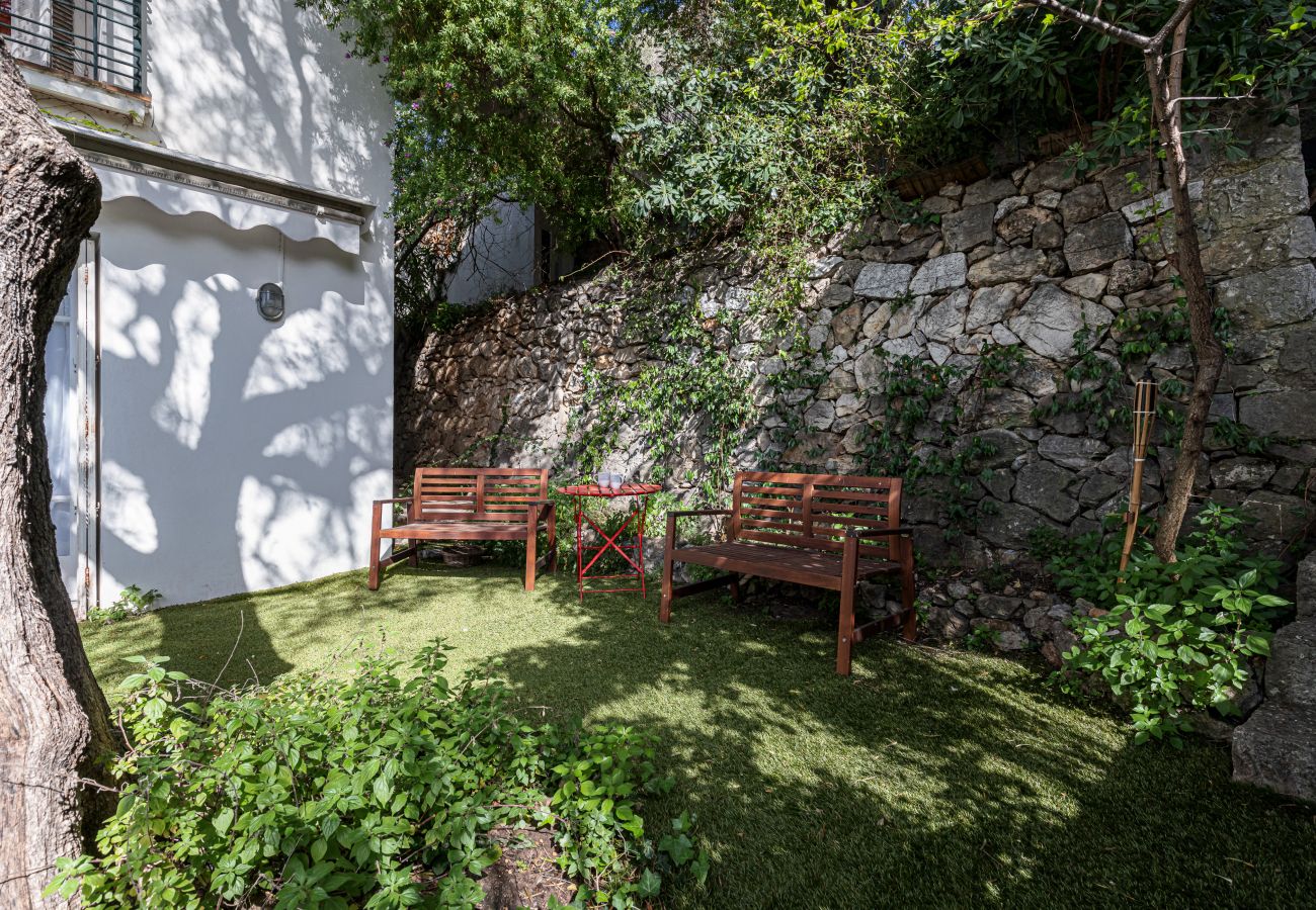 Appartement à Nice - Lumineux 3 Pièces avec Petit Jardin