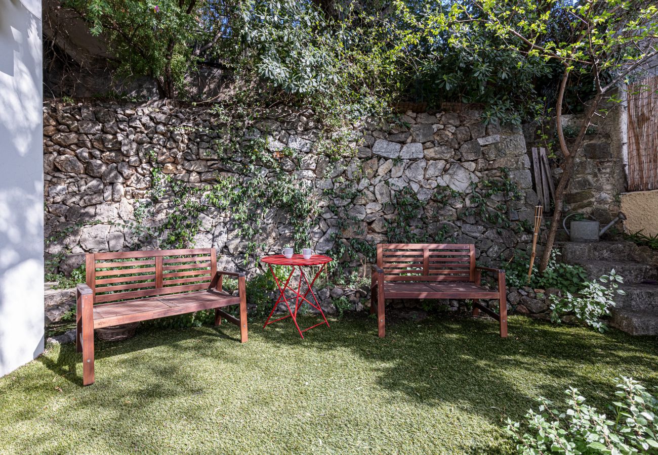 Appartement à Nice - Lumineux 3 Pièces avec Petit Jardin