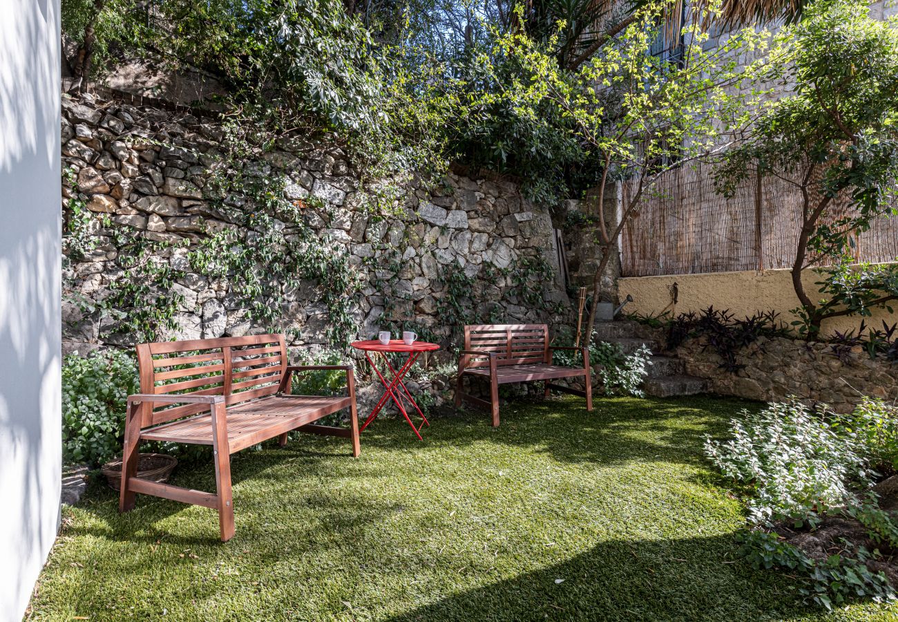 Appartement à Nice - Lumineux 3 Pièces avec Petit Jardin