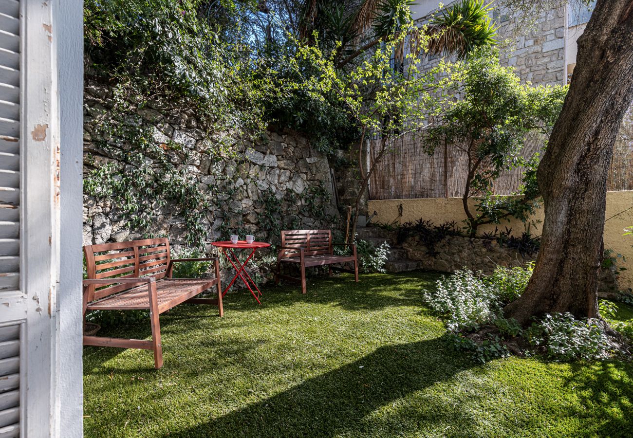 Appartement à Nice - Lumineux 3 Pièces avec Petit Jardin