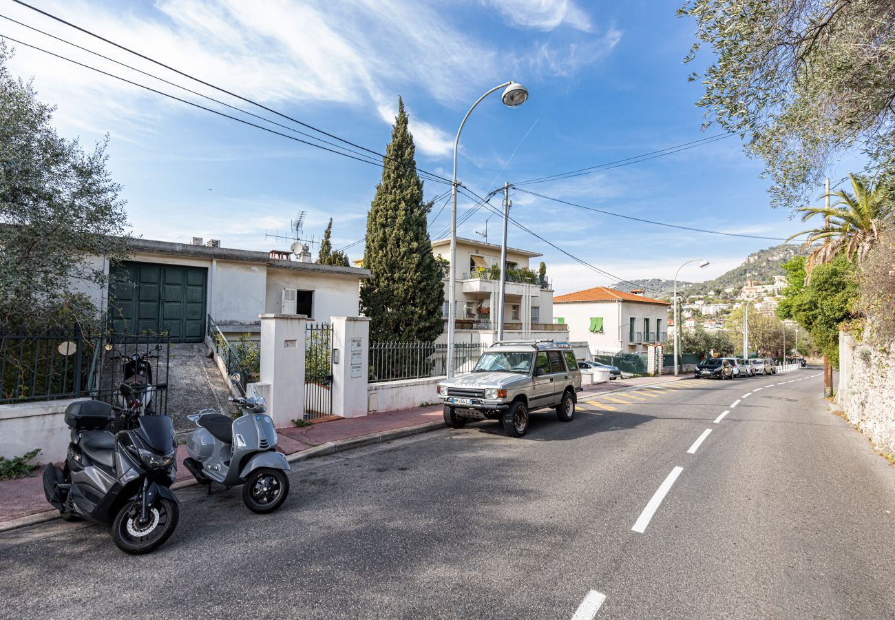 Appartement à Nice - Lumineux 3 Pièces avec Petit Jardin