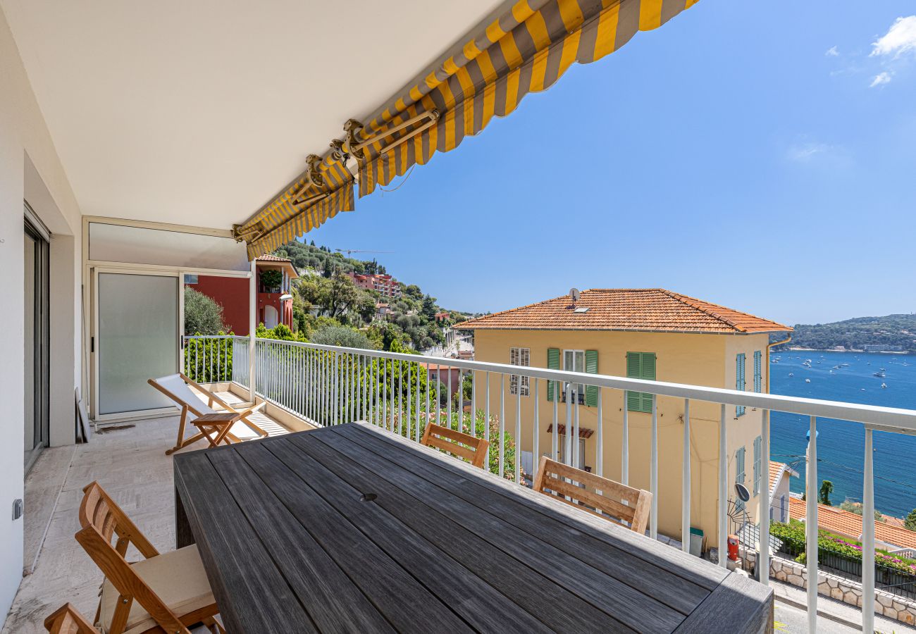 Appartement à Villefranche-sur-Mer - Magnifique Vue Mer, 2 Chambres - Piscine & Parking