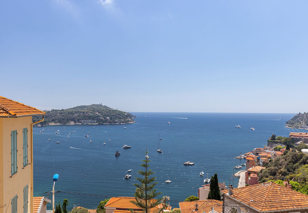 Appartement à Villefranche-sur-Mer - Magnifique Vue Mer, 2 Chambres - Piscine & Parking