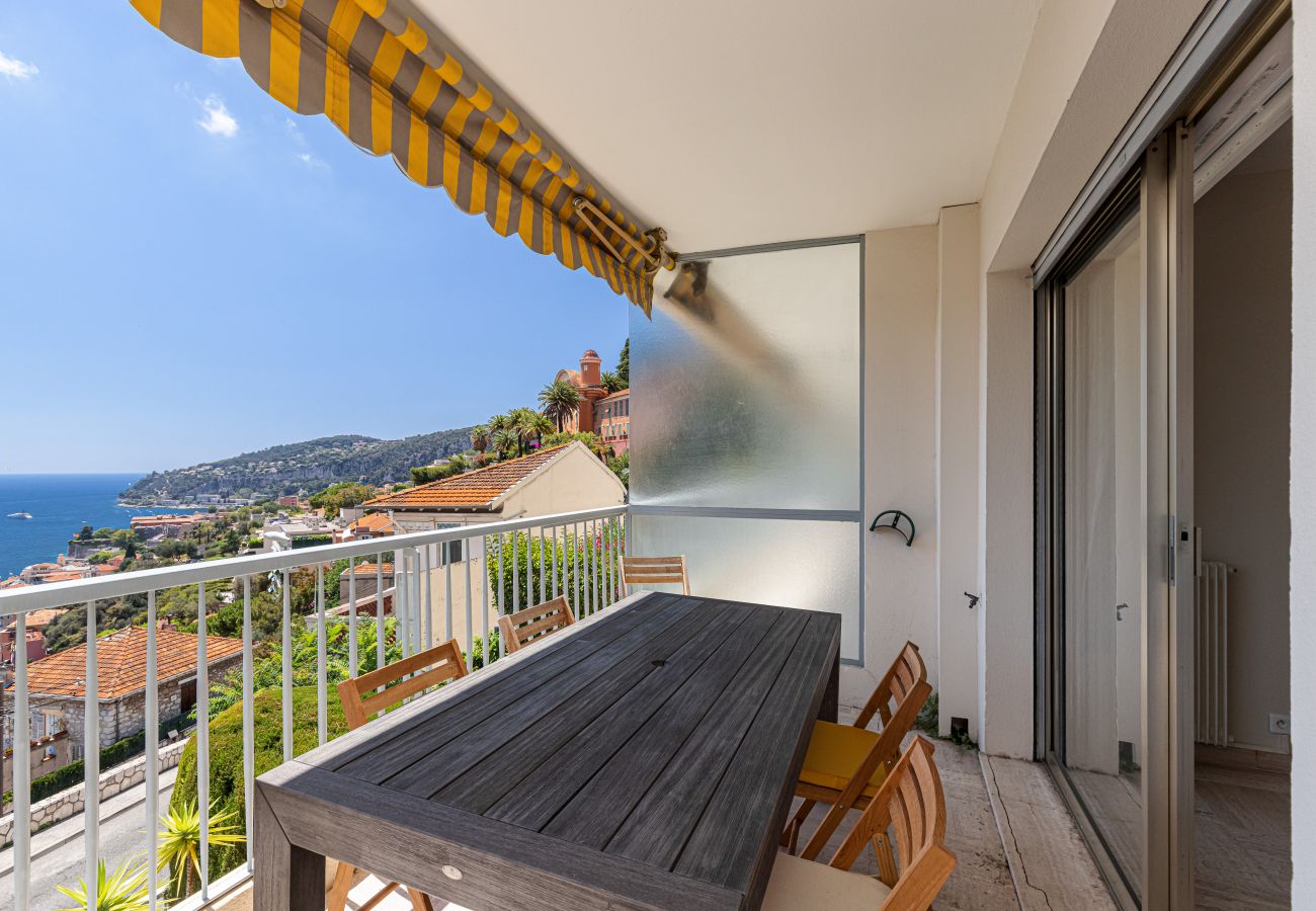 Appartement à Villefranche-sur-Mer - Magnifique Vue Mer, 2 Chambres - Piscine & Parking