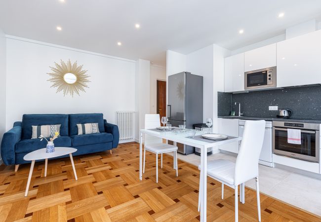  à Nice - 2 Pièces Ultra Central avec Balcon, Clim & Parking