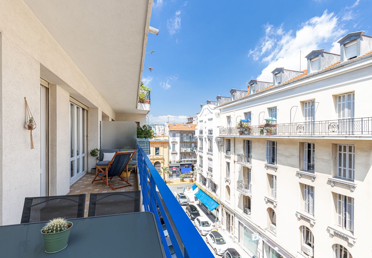 Appartement à Nice - 2 Pièces Ultra Central avec Balcon, Clim & Parking