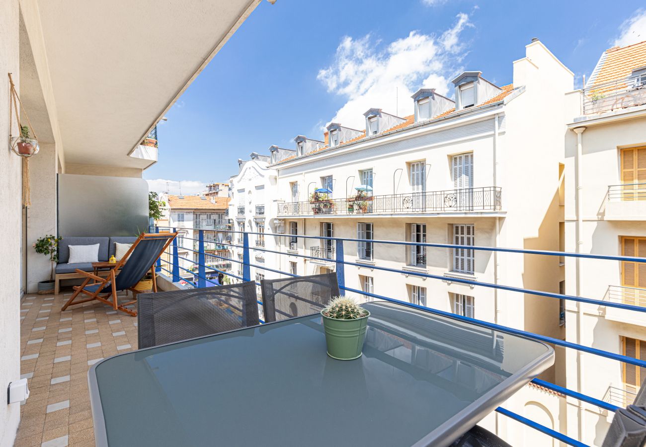 Appartement à Nice - 2 Pièces Ultra Central avec Balcon, Clim & Parking