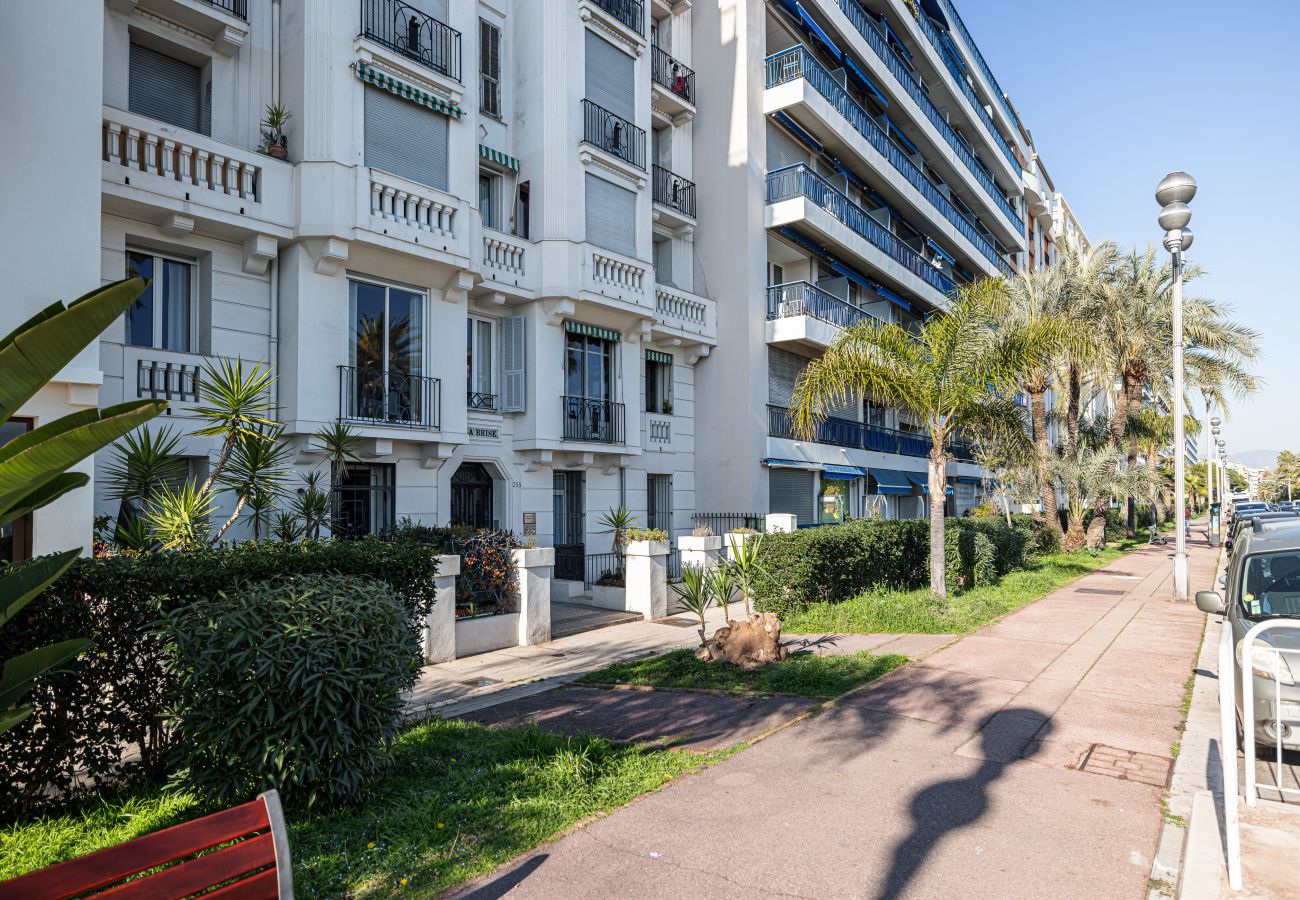 Appartement à Nice - Vue Mer - 3 Pièces Promenade des Anglais