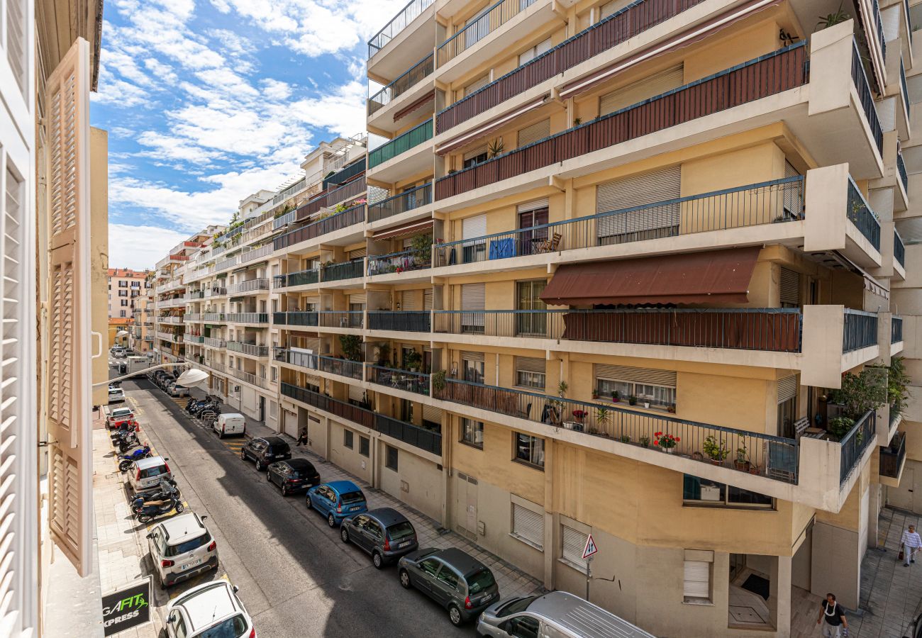 Appartement à Nice - Grand 3 Pièces Centre Ville - Clim & Terrasse