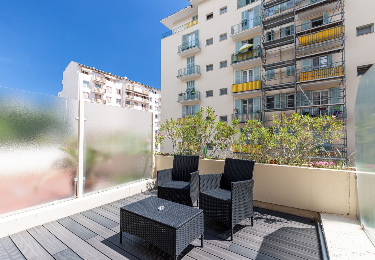 Appartement à Nice - 2 Pièces Large Terrasse