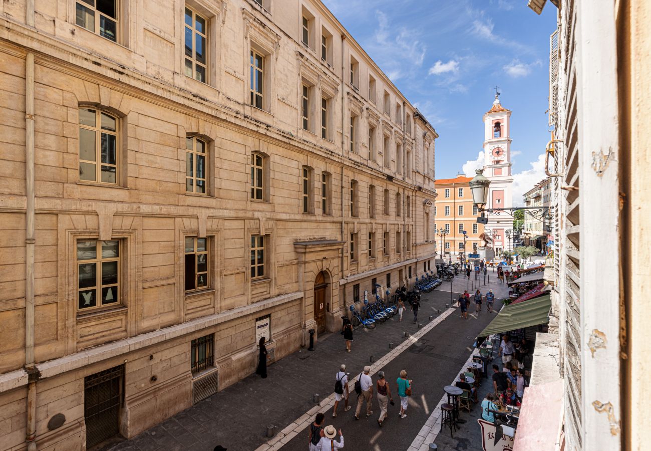 Appartement à Nice - Quartier animé - 2 pièces rue de la Préfecture