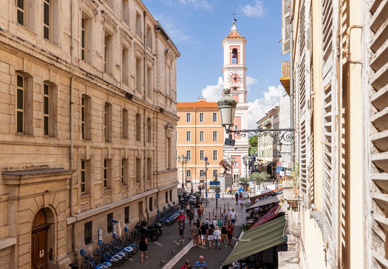 Appartement à Nice - Quartier animé - 2 pièces rue de la Préfecture