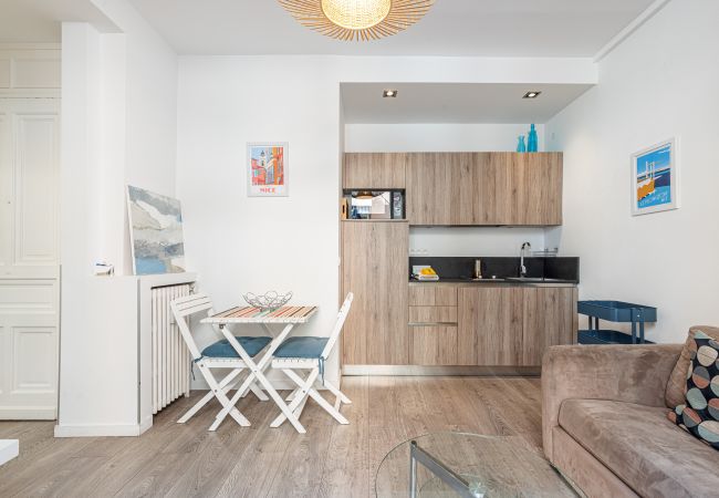 Appartement à Nice - Large Terrasse 2 Pièces proche Place Garibaldi Appartement à Nice - Large Terrasse 2 Pièces proche Place Garibaldi