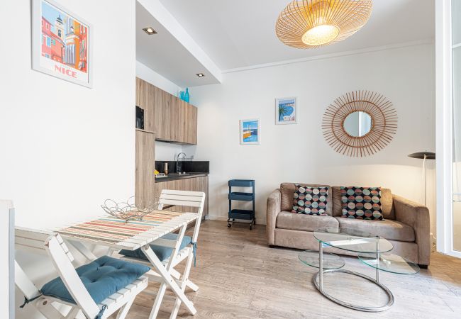 Appartement à Nice - Large Terrasse 2 Pièces proche Place Garibaldi Appartement à Nice - Large Terrasse 2 Pièces proche Place Garibaldi