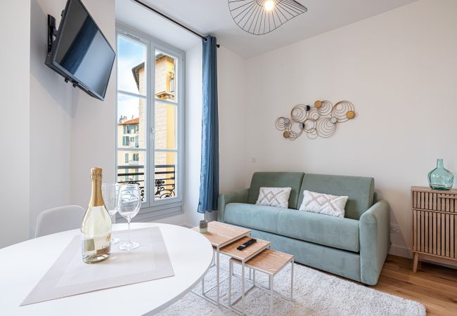 Studio à Nice - Charmant & Lumineux Studio Centre Ville Studio à Nice - Charmant & Lumineux Studio Centre Ville