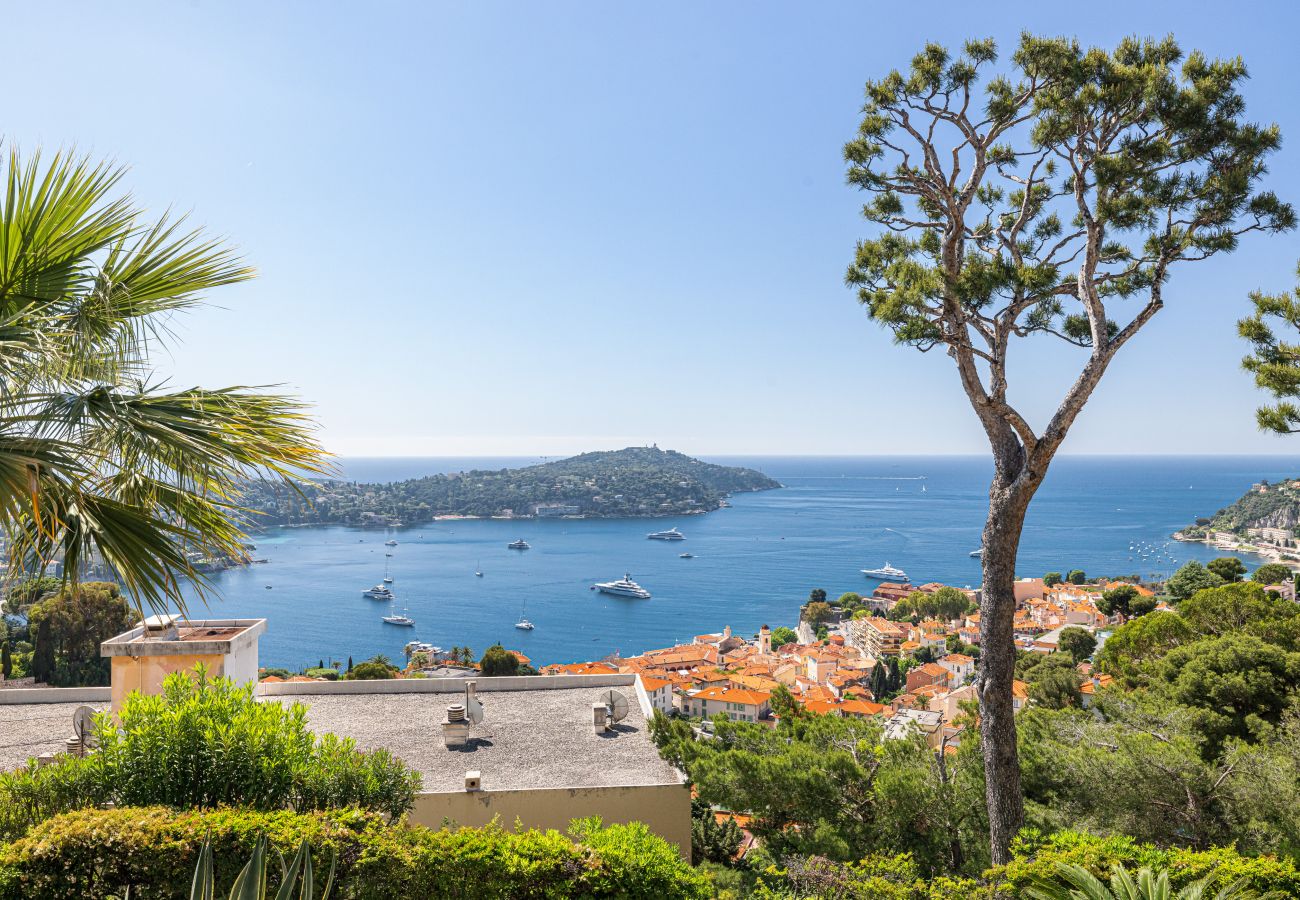 Appartement à Villefranche-sur-Mer - Vue Mer extraordinaire - 2 Pièces avec Parking