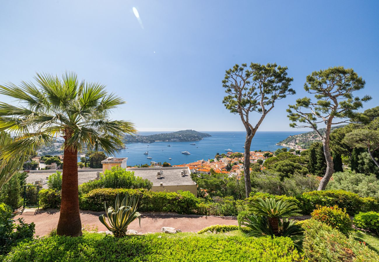 Appartement à Villefranche-sur-Mer - Vue Mer extraordinaire - 2 Pièces avec Parking