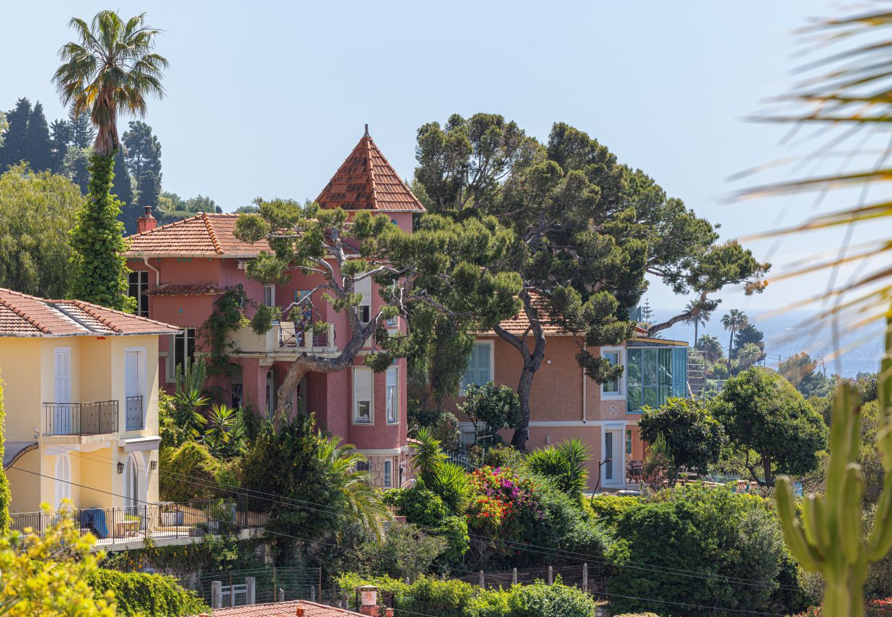 Appartement à Villefranche-sur-Mer - Vue Mer extraordinaire - 2 Pièces avec Parking