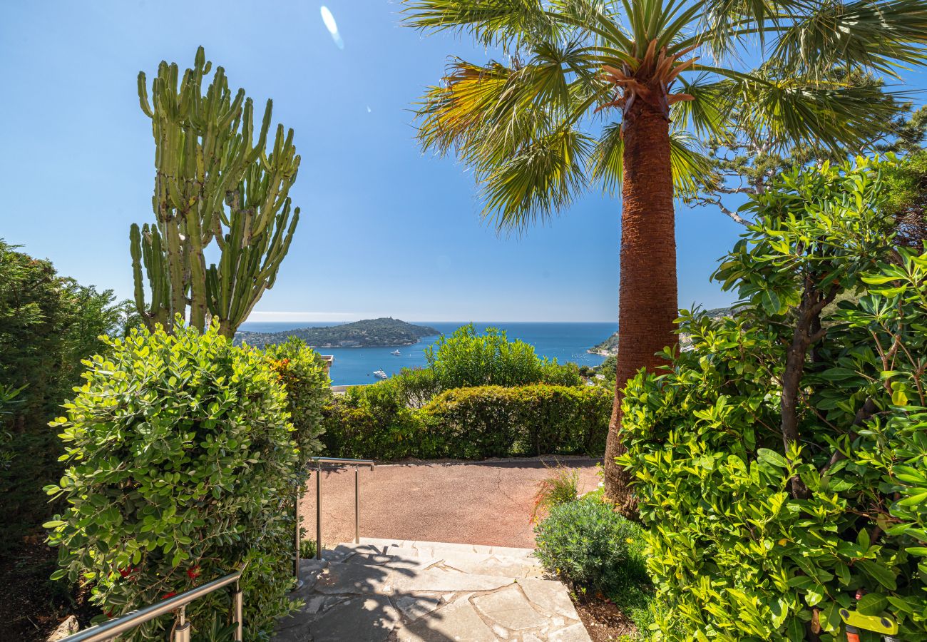 Appartement à Villefranche-sur-Mer - Vue Mer extraordinaire - 2 Pièces avec Parking