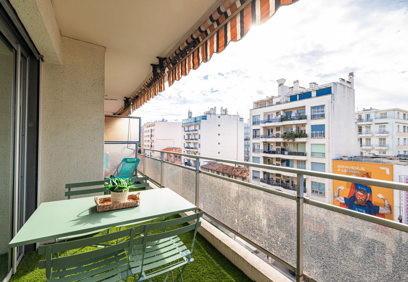 Appartement à Nice - Grand 3 Pièces Proche Mer Balcon & Garage