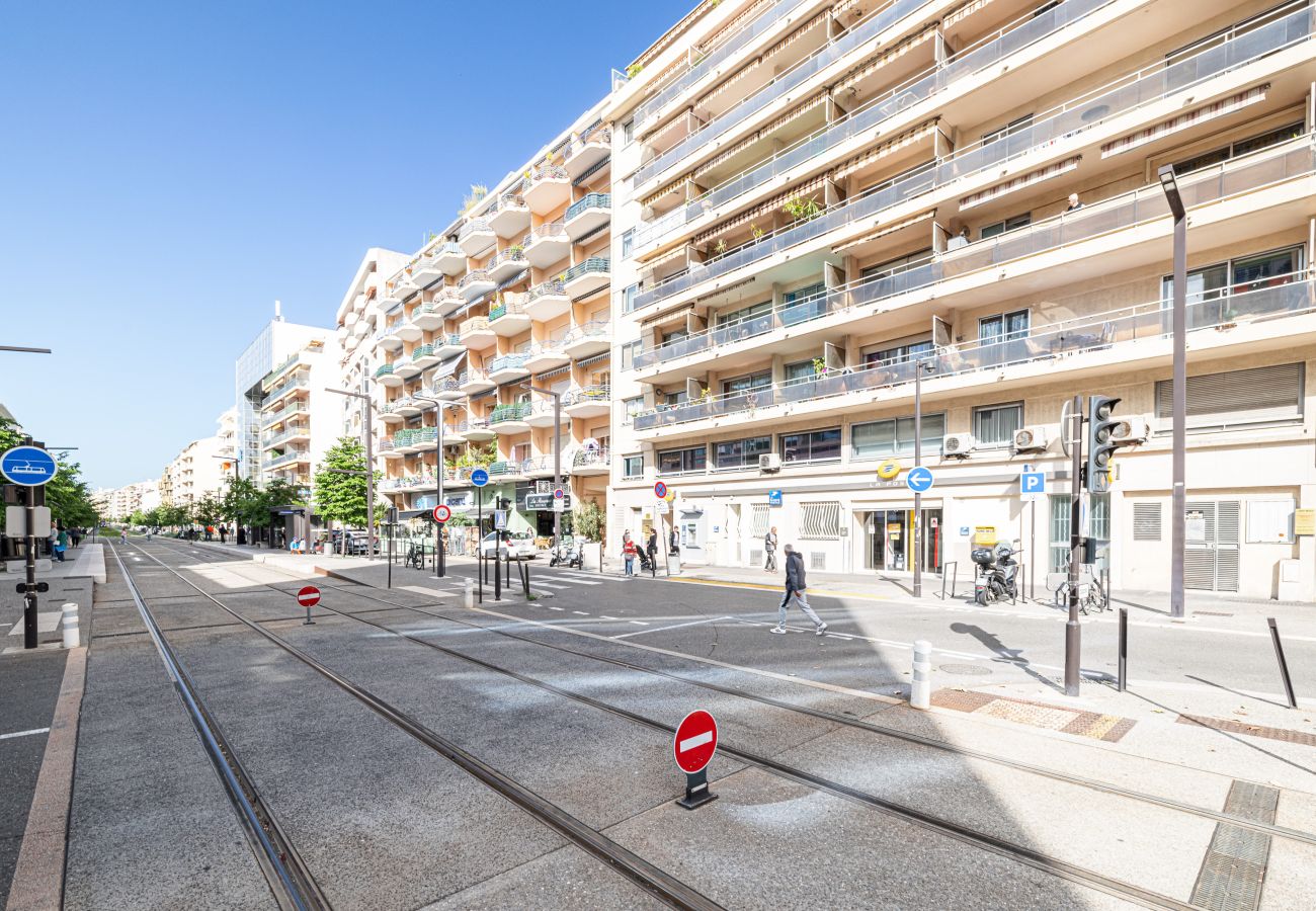 Appartement à Nice - Grand 3 Pièces Proche Mer Balcon & Garage