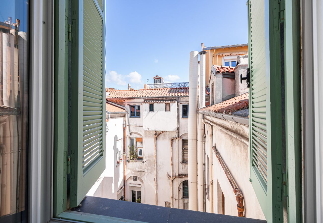 Appartement à Nice - Grand 2 Pièces au Calme au Port