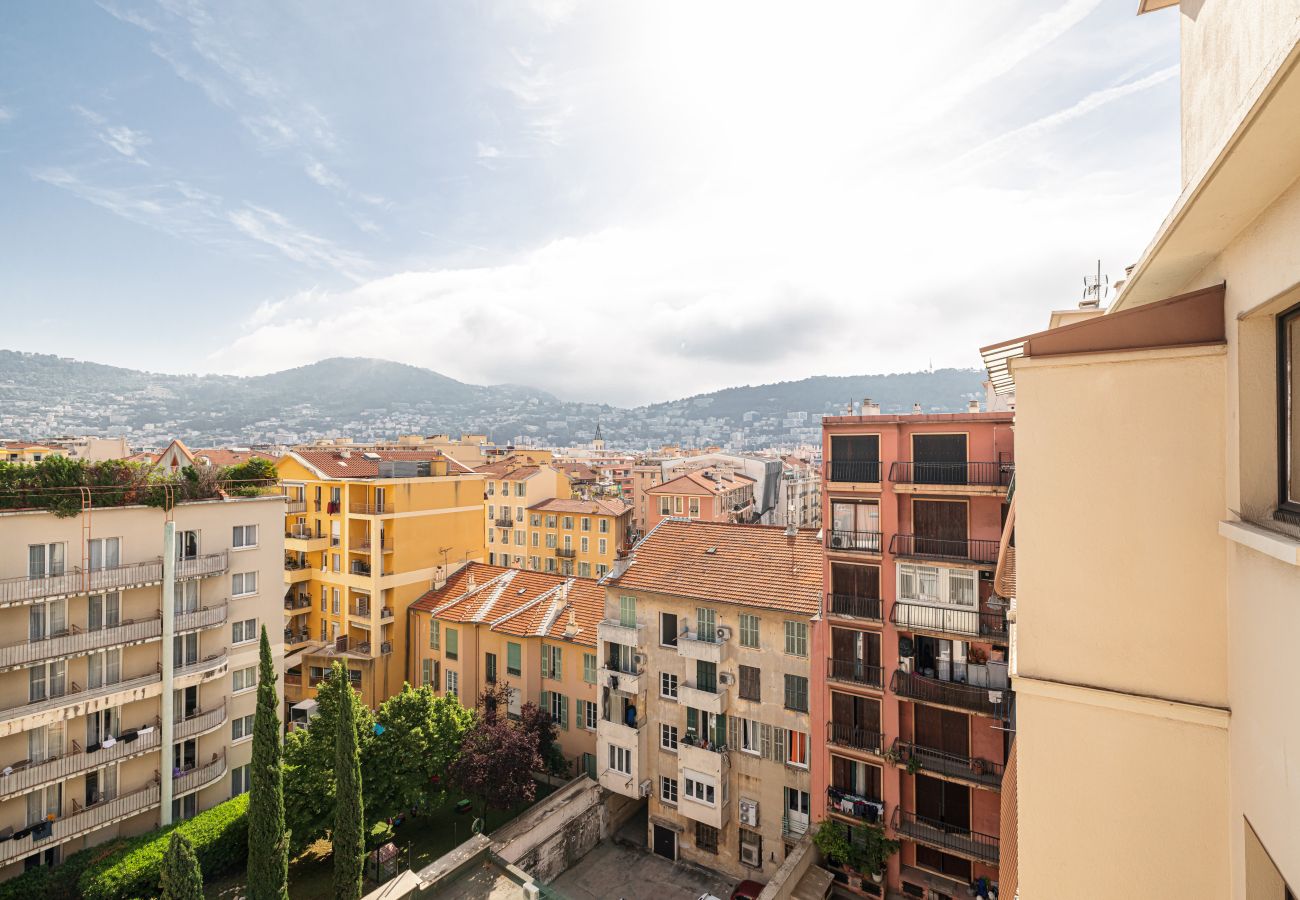 Appartement à Nice - 2 pièces Central Grande Terrasse & Parking