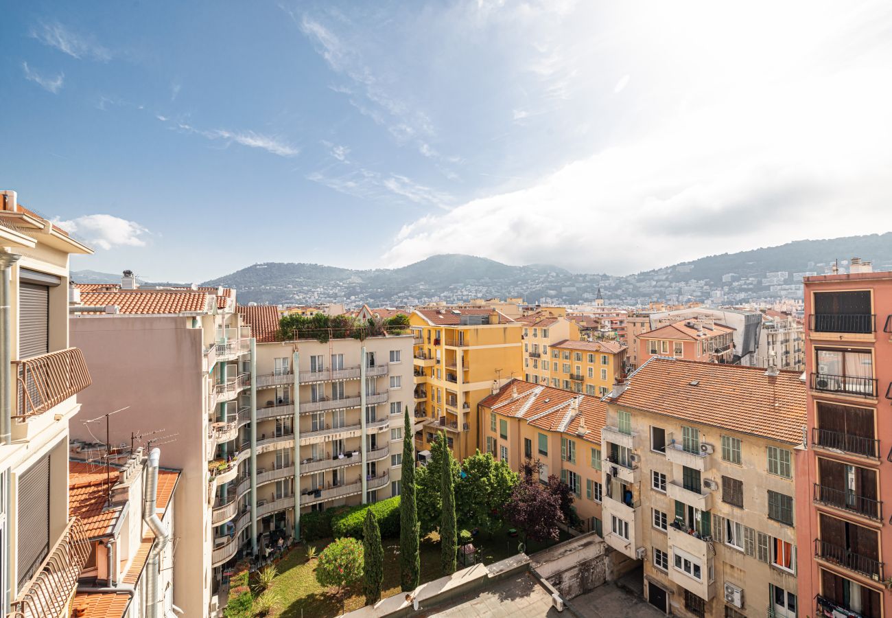 Appartement à Nice - 2 pièces Central Grande Terrasse & Parking