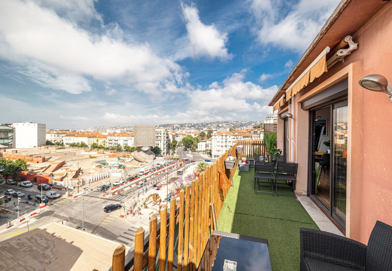 Appartement à Nice - 2 pièces Central Grande Terrasse & Parking