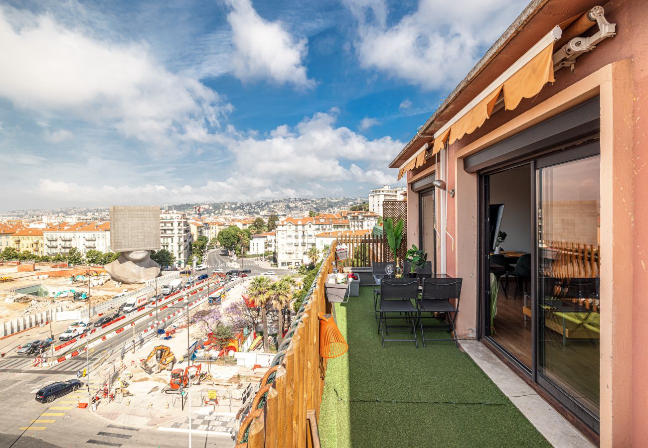 Appartement à Nice - 2 pièces Central Grande Terrasse & Parking