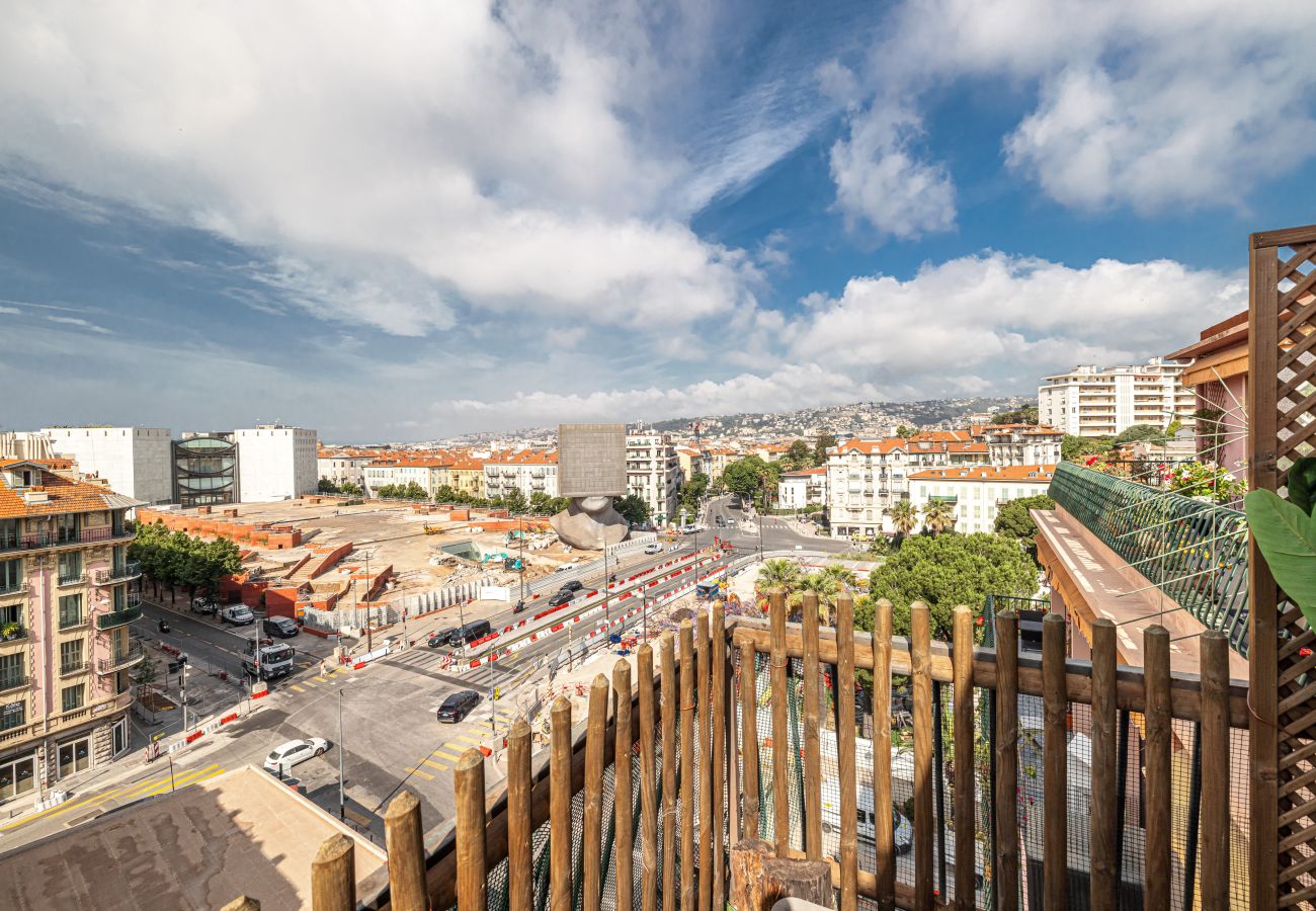 Appartement à Nice - 2 pièces Central Grande Terrasse & Parking