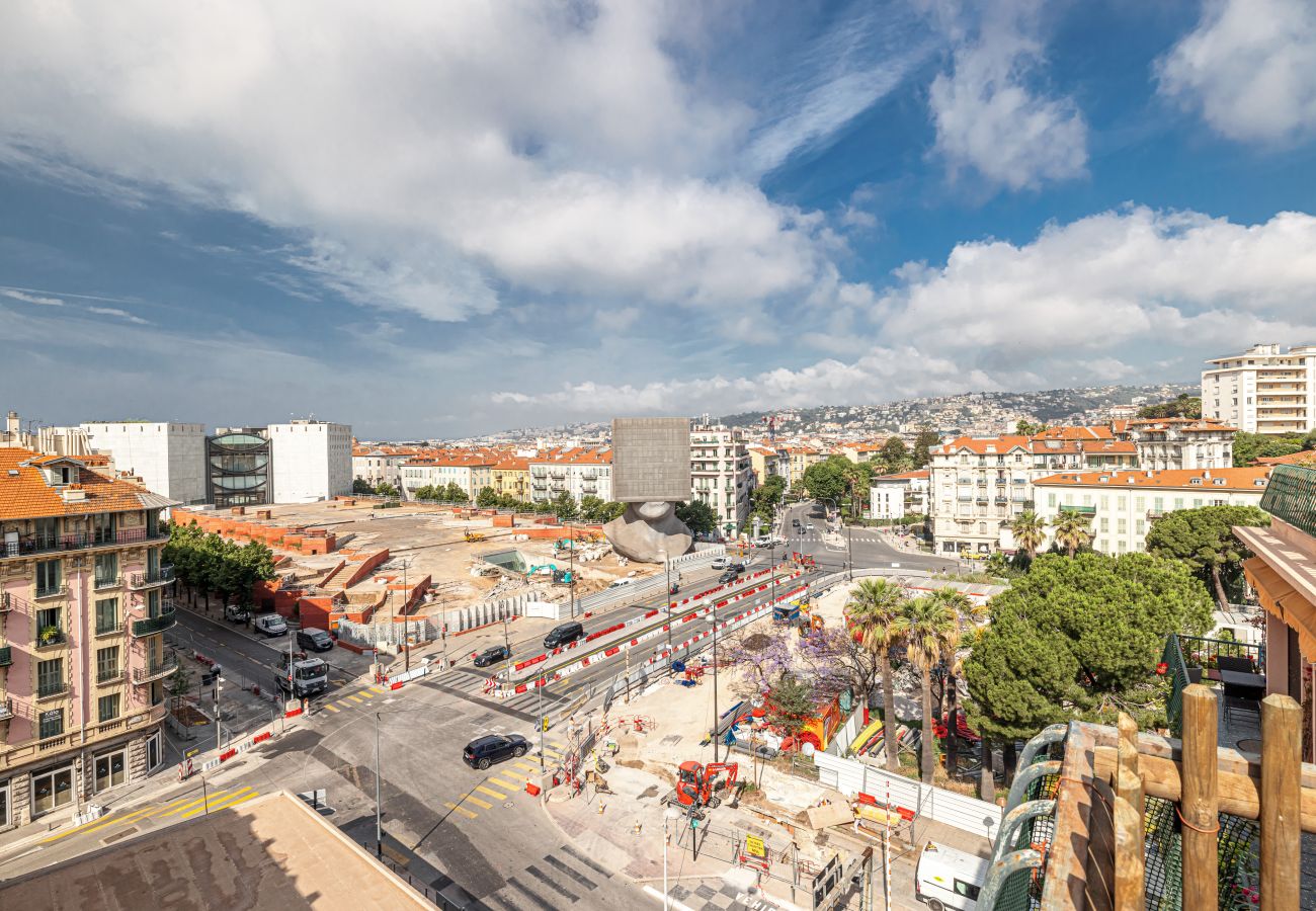 Appartement à Nice - 2 pièces Central Grande Terrasse & Parking