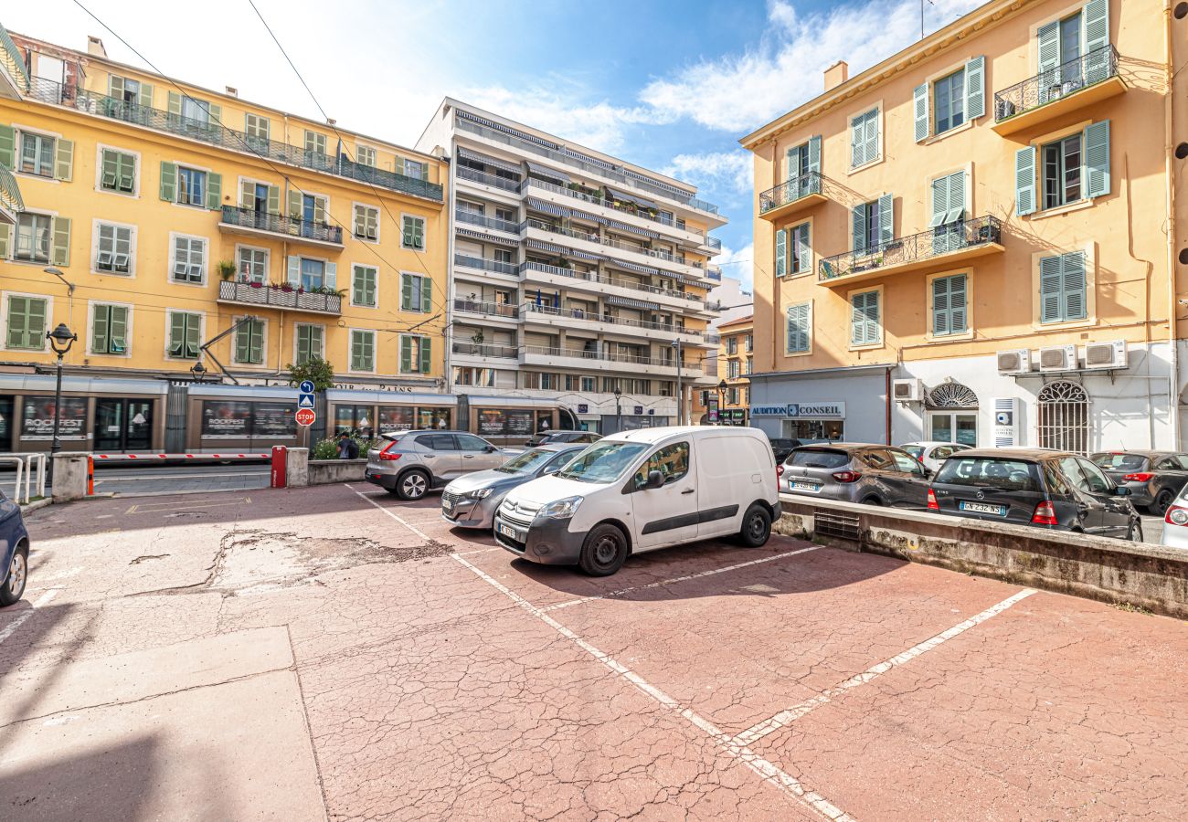 Appartement à Nice - 2 pièces Central Grande Terrasse & Parking