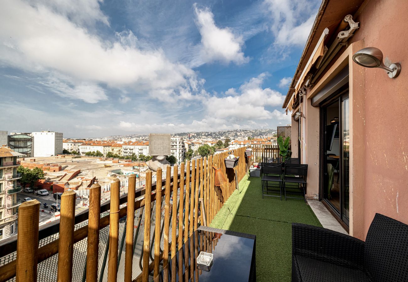 Appartement à Nice - 2 pièces Central Grande Terrasse & Parking