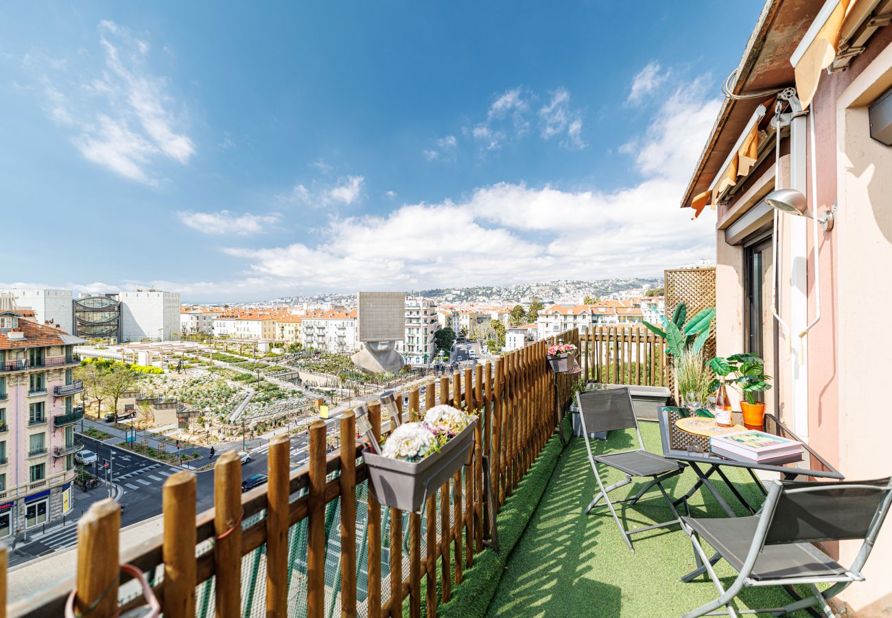 Appartement à Nice - 2 pièces Central Grande Terrasse & Parking