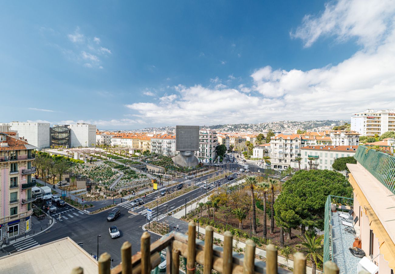 Appartement à Nice - 2 pièces Central Grande Terrasse & Parking