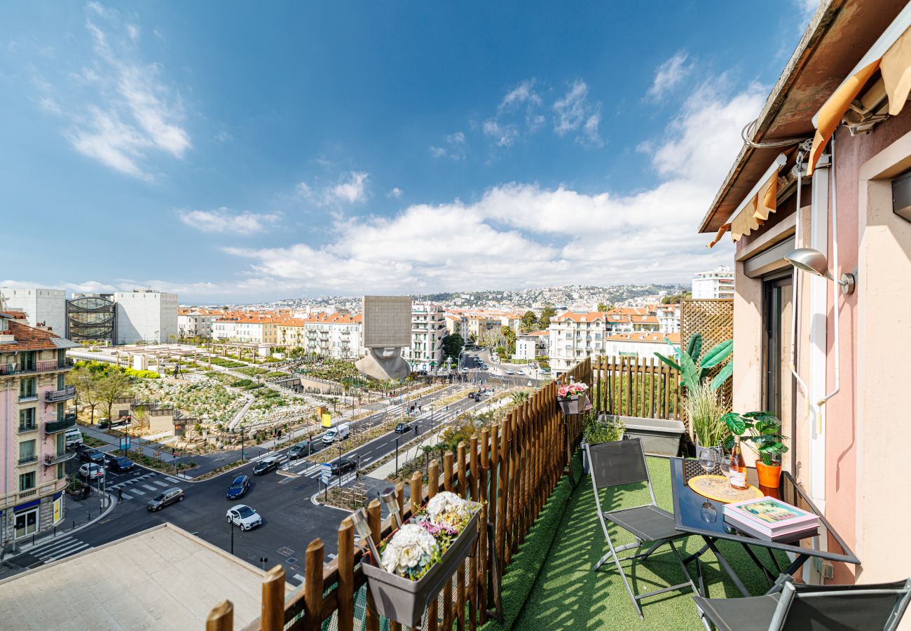 Appartement à Nice - 2 pièces Central Grande Terrasse & Parking