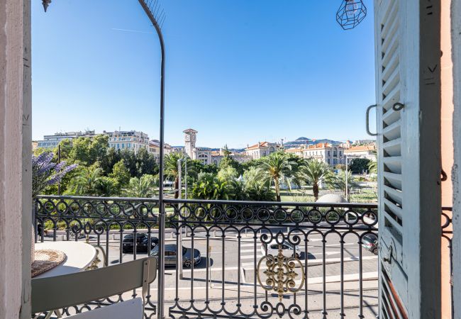 Appartement à Nice - 3 Pièces Vue Panoramique sur les Jardins Appartement à Nice - 3 Pièces Vue Panoramique sur les Jardins