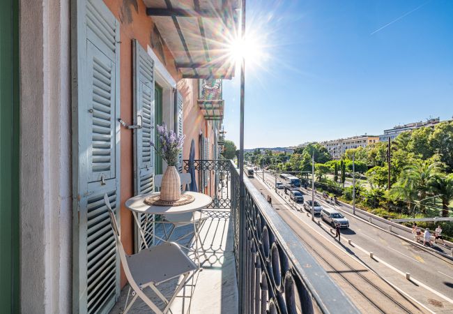 Appartement à Nice - 3 Pièces Vue Panoramique sur les Jardins Appartement à Nice - 3 Pièces Vue Panoramique sur les Jardins