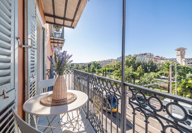 Appartement à Nice - 3 Pièces Vue Panoramique sur les Jardins Appartement à Nice - 3 Pièces Vue Panoramique sur les Jardins