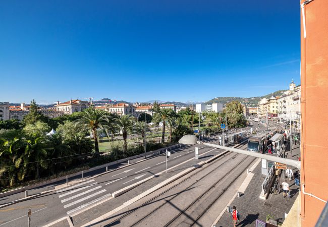 Appartement à Nice - 3 Pièces Vue Panoramique sur les Jardins Appartement à Nice - 3 Pièces Vue Panoramique sur les Jardins