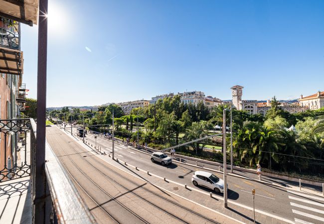 Appartement à Nice - 3 Pièces Vue Panoramique sur les Jardins Appartement à Nice - 3 Pièces Vue Panoramique sur les Jardins
