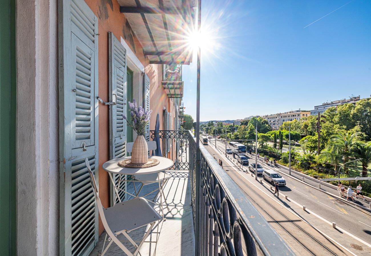 Appartement à Nice - 3 Pièces Vue Panoramique sur les Jardins