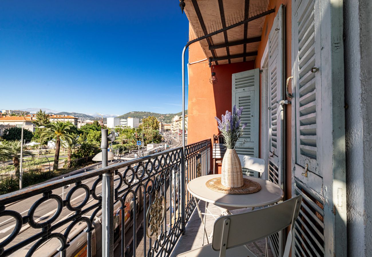 Appartement à Nice - 3 Pièces Vue Panoramique sur les Jardins