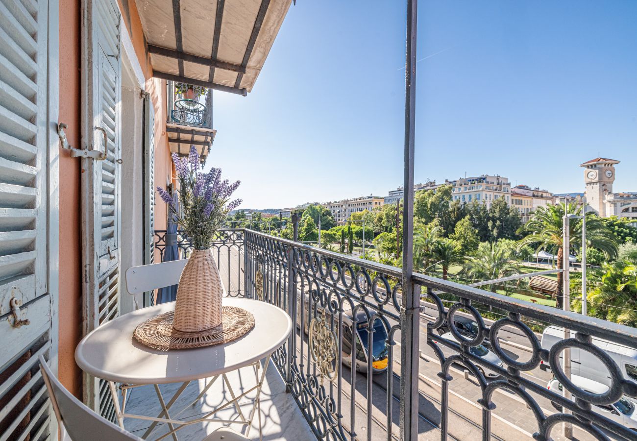 Appartement à Nice - 3 Pièces Vue Panoramique sur les Jardins