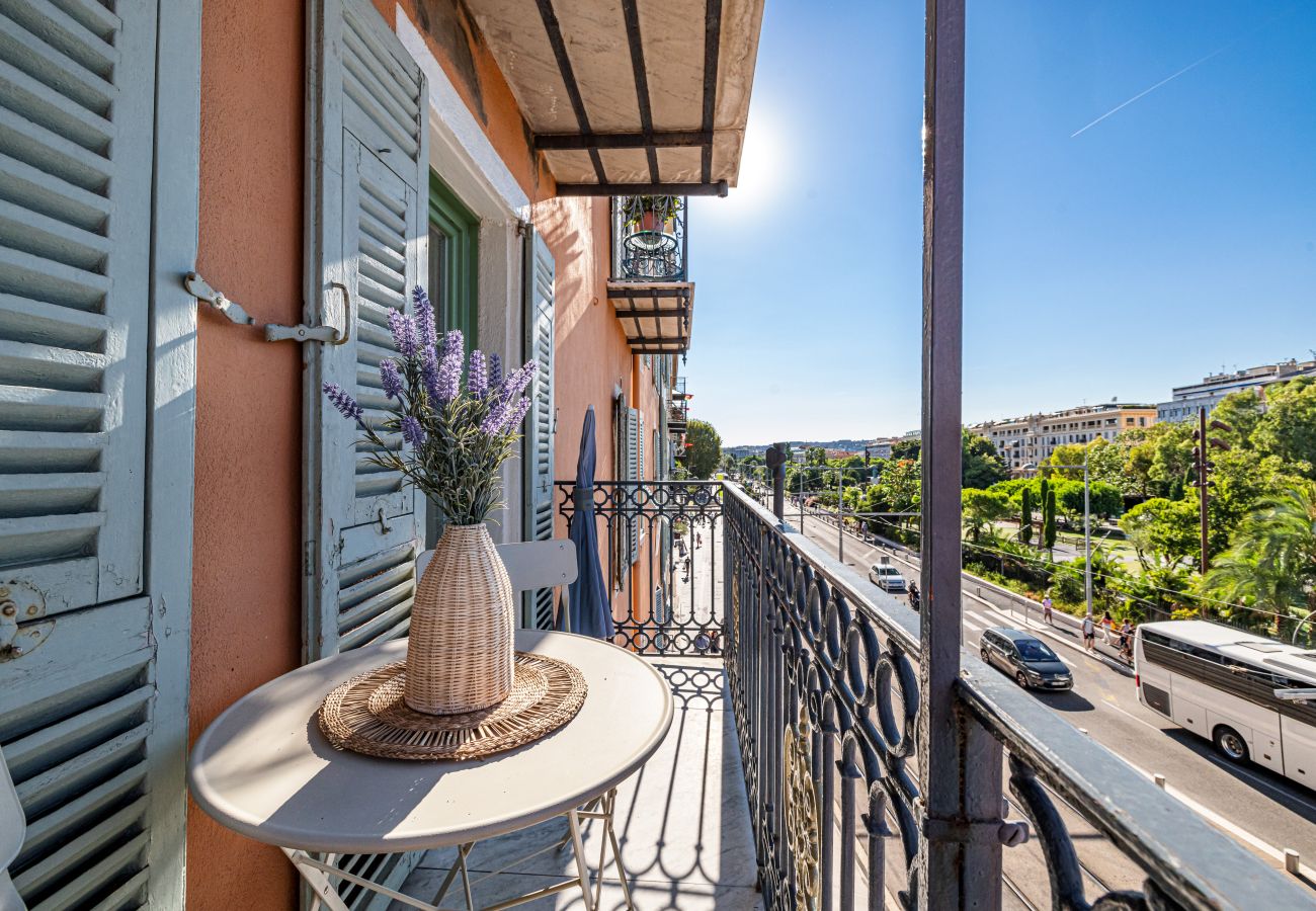 Appartement à Nice - 3 Pièces Vue Panoramique sur les Jardins