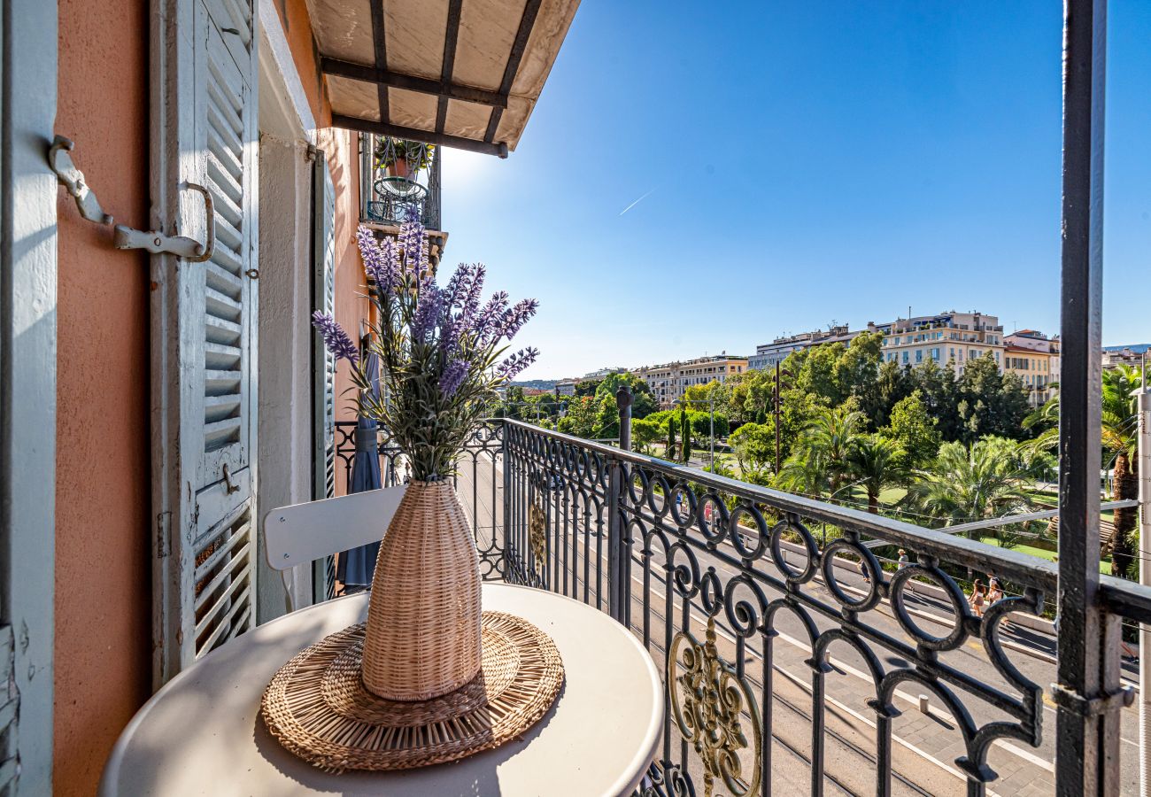 Appartement à Nice - 3 Pièces Vue Panoramique sur les Jardins