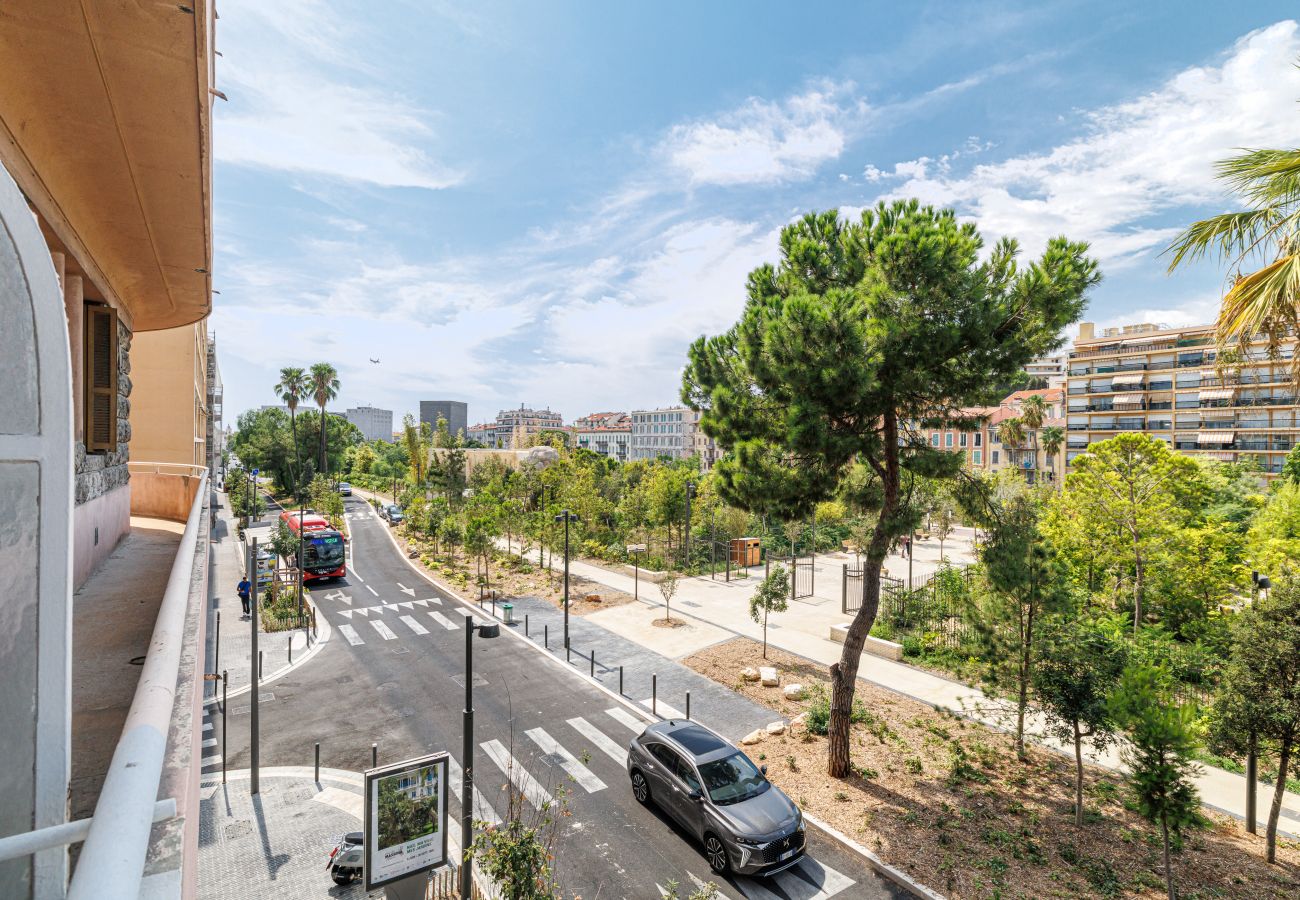 Appartement à Nice - Grand 3 pièces Central & Garage