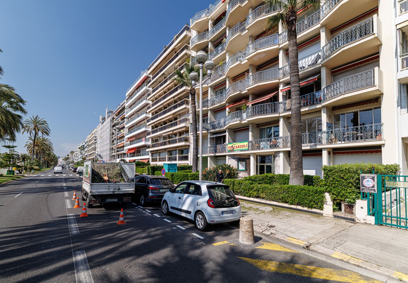 Studio à Nice - Vue Mer - Adorable Studio Promenade des Anglais