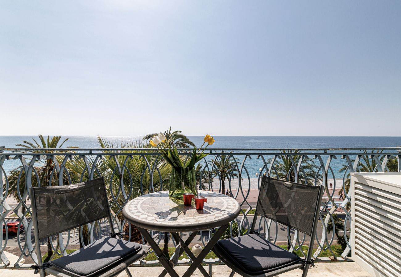 Studio à Nice - Vue Mer - Adorable Studio Promenade des Anglais